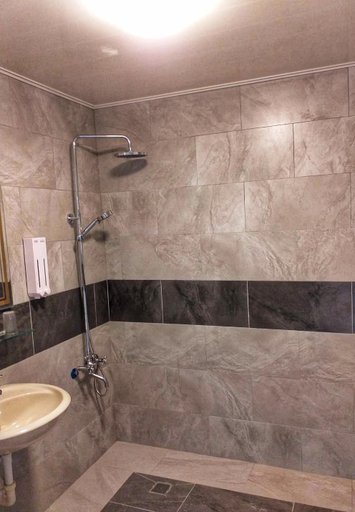 Bathroom 4, Yue Ya Wan Homestay, Pingtung