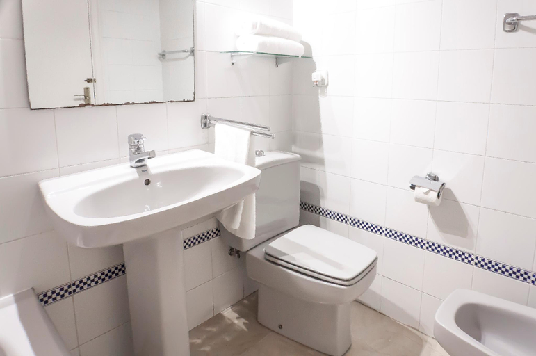 Bathroom 5, Conde Ibarra apartment, Sevilla