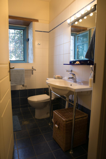 Bathroom 4, glamorous Villa- Stuning view at Oitylo gulf, Peloponnese
