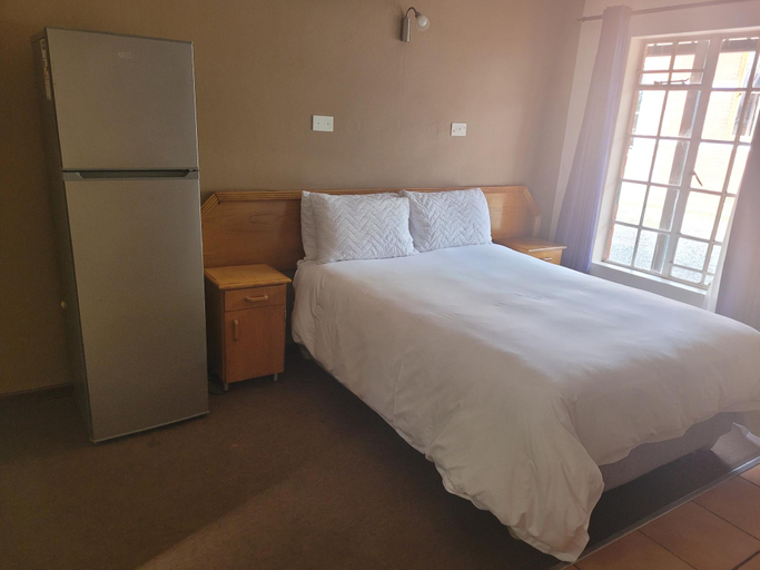 Bedroom 2, canon lodge, Amajuba