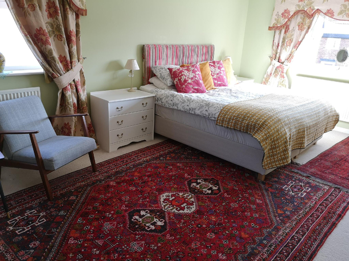 Others 4, UPTHEDOWNS B&B, Kent