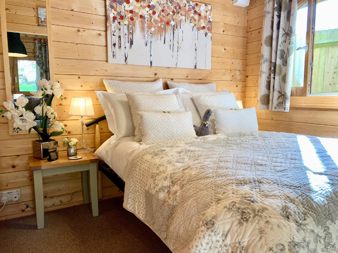 Bedroom 3, Duck Lodge B&B With Hot Tub, West Sussex