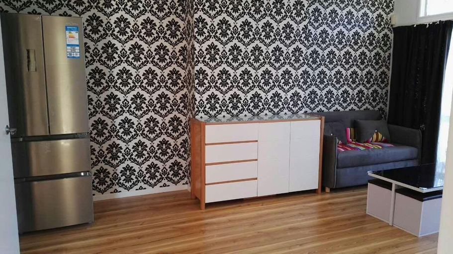 Others 5, Fuchsia Lodge, Hamilton
