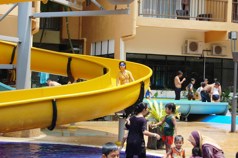 Romantic beach getaway,perfect honeymoon stroll., Kuala Langat