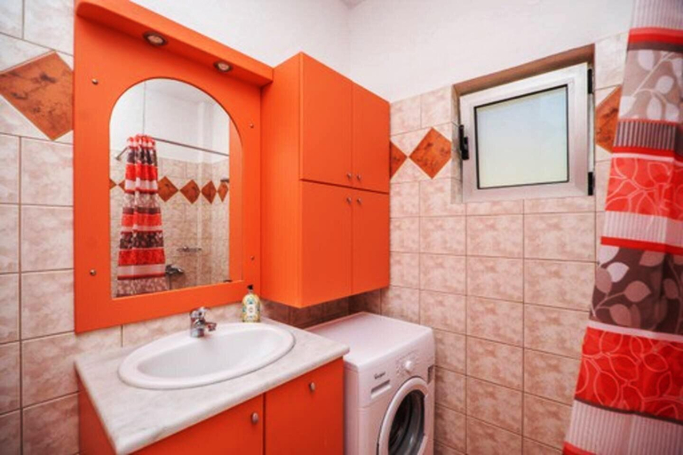 Bathroom 3, House just on the beach -included 2 canoe, 2 bicycles, Crete