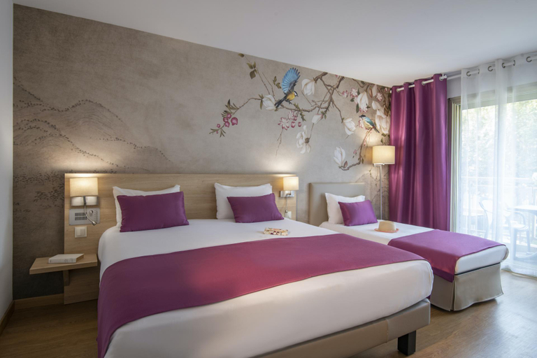 Bedroom 2, Hotel Chambord, Alpes-Maritimes