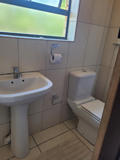 Bathroom 3, canon lodge, Amajuba