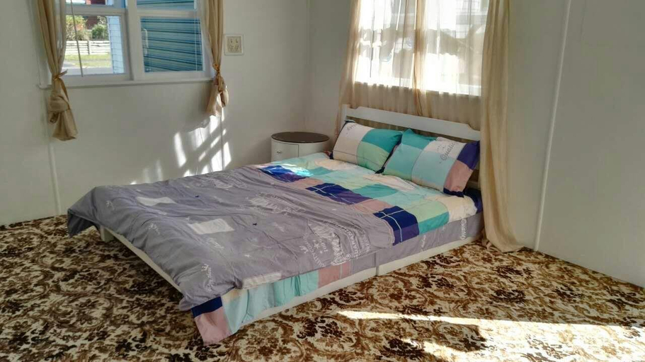 Others 4, Fuchsia Lodge, Hamilton