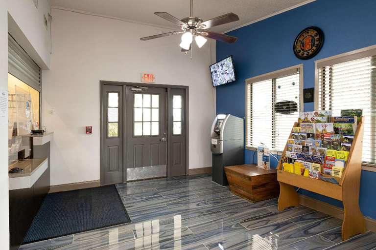 Public Area 3, Suburban Studios Mentor - Cleveland Northeast, Lake