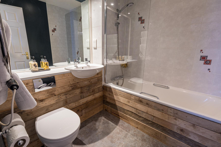 Bathroom 5, Duke of Marlborough Hotel, Oxfordshire