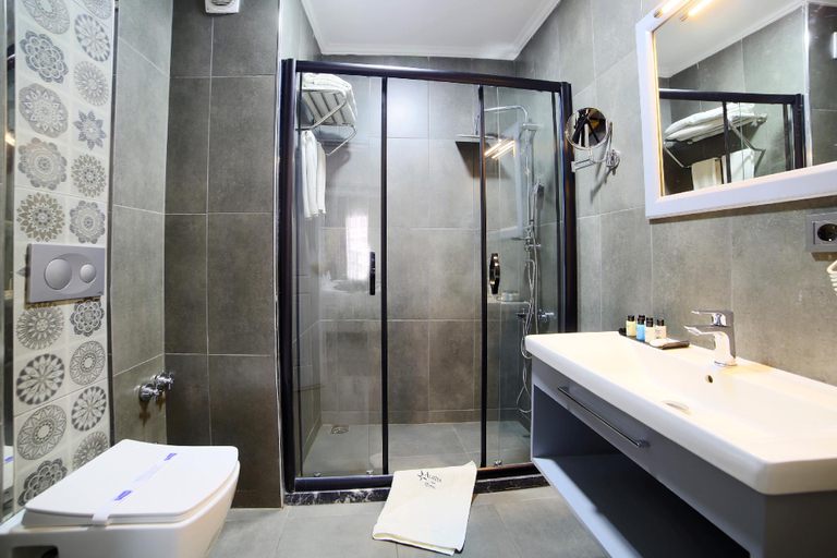 Bathroom 5, Almina Inn Hotel, Fatih