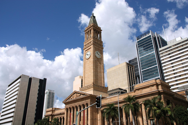 Park Avenue Townhouse Retreat Brisbane Sleeps 10, Brisbane