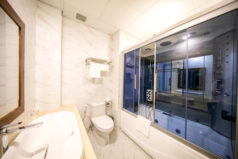 Bathroom 5, Le Saigon Hotel, Tân Bình