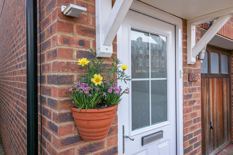 Others 5, Cunningham Lodge - Modern Family Apartment, Hertfordshire