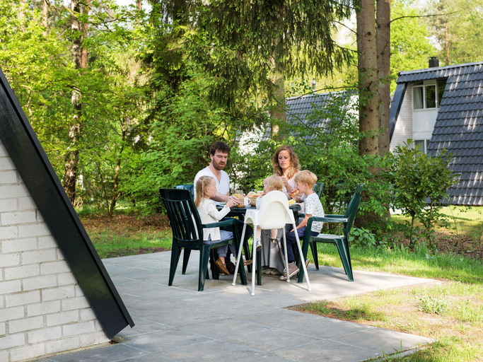 Others 2, Forest-Edge Family Bungalow, Apeldoorn