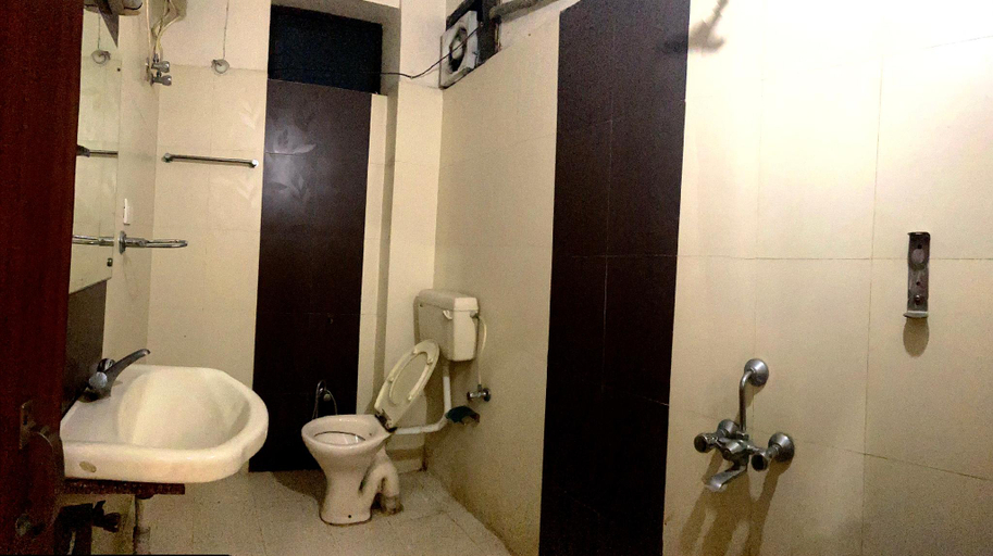 Bathroom 5, Hotel Pacific Inn Lucknow , Lucknow
