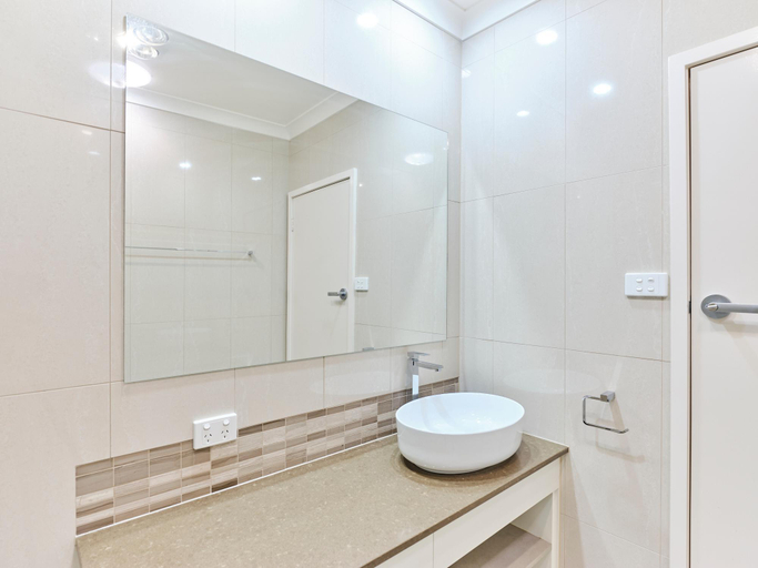 Bathroom, Skymirror Villa, Buloke - North