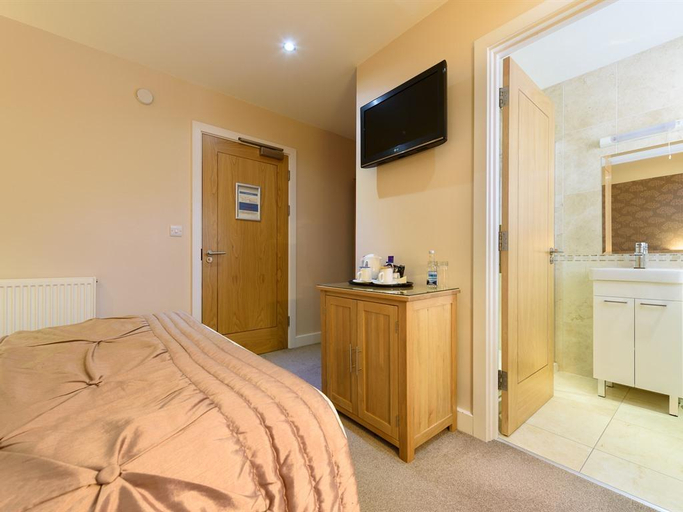 Bedroom 2, The Britannia Inn and Restaurant, Cornwall