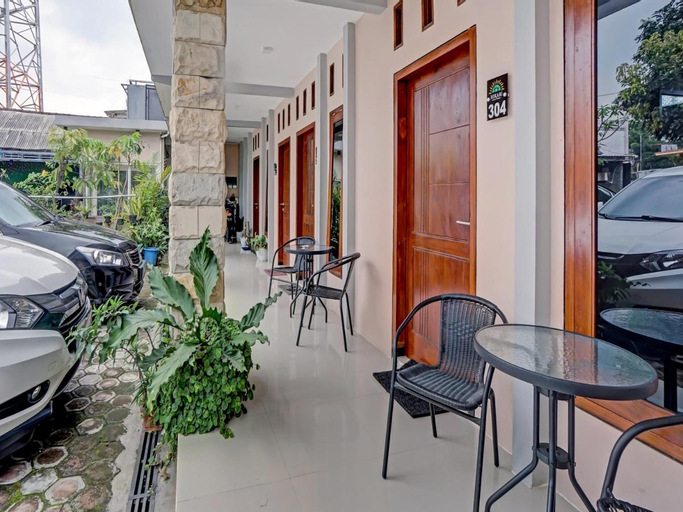 Exterior & Views