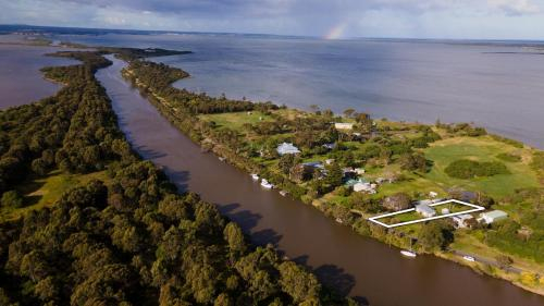 Exterior view 5, River-Lake Cottage, E. Gippsland - Bairnsdale