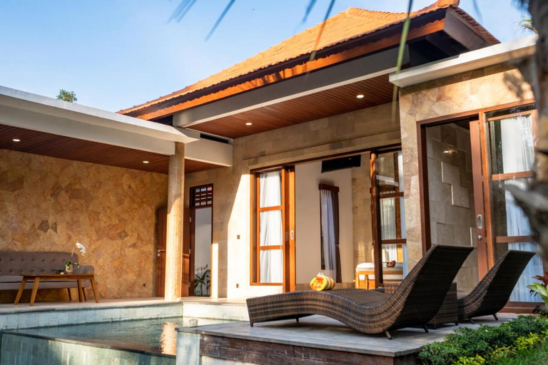 Exterior & Views 27