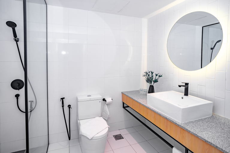 Bathroom 5, Crystal Crown Hotel Johor Bahru, Johor Bahru