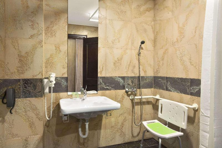 Bathroom 4, Ramada by Wyndham Brasov, Brasov