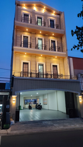 Exterior & Views, Shofa Boarding House Syariah, Malang