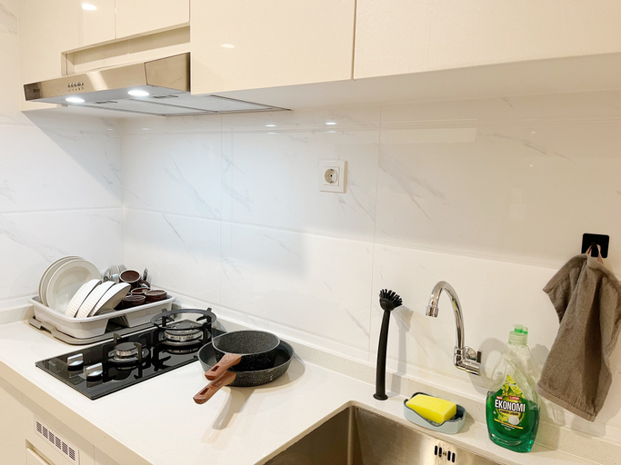Dining Room 3, Sky House BSD Apartments by OkeStay, South Tangerang