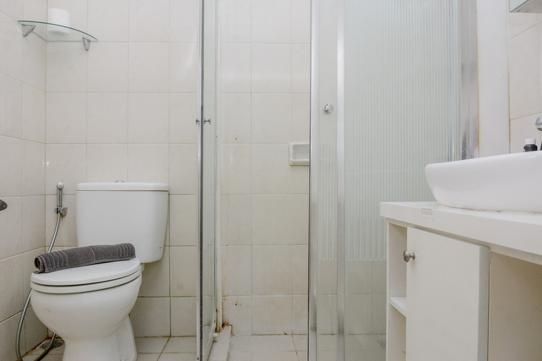 Bathroom 5, Great Choice 2BR Apartment at Thamrin Residence By Travelio, Jakarta Pusat