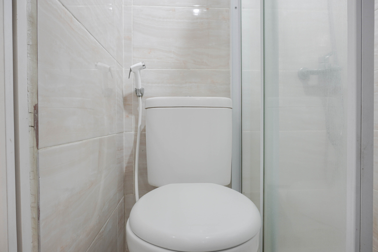 Bathroom 2, Warm and Cozy 2BR at Pakubuwono Terrace Apartment By Travelio, Jakarta Selatan
