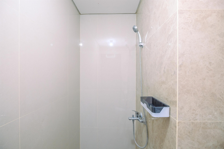 Bathroom 5, Well Designed 2BR Corner Transpark Cibubur Apartment By Travelio, Depok