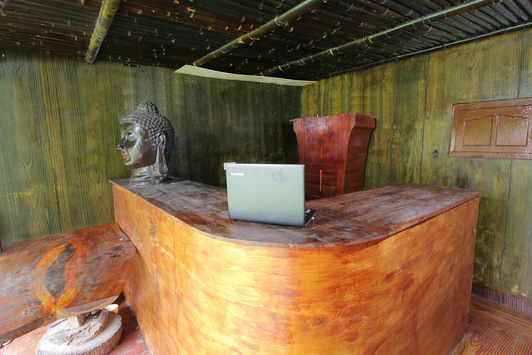 Public Area 3, SPOT ON 92083 Lailik Gilang Guesthouse, Pacitan
