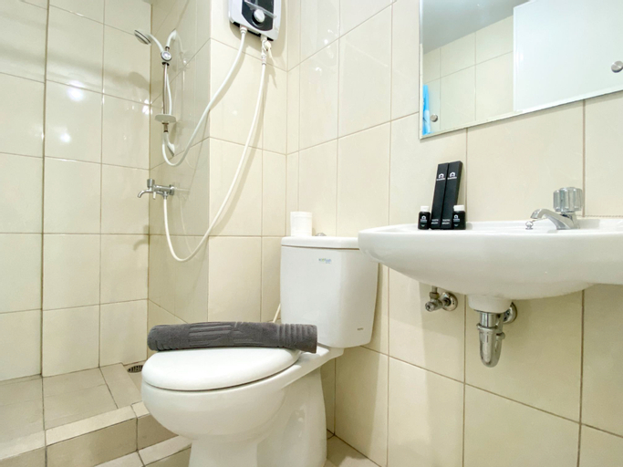 Bedroom 3, Elegant and Comfy 2BR Springlake Summarecon Bekasi Apartment near Summarecon Mall By Travelio, Bekasi