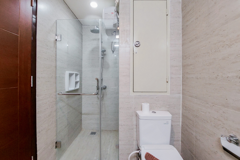 Bathroom 5, Cozy Living 1BR at The Accent Apartment By Travelio, South Tangerang
