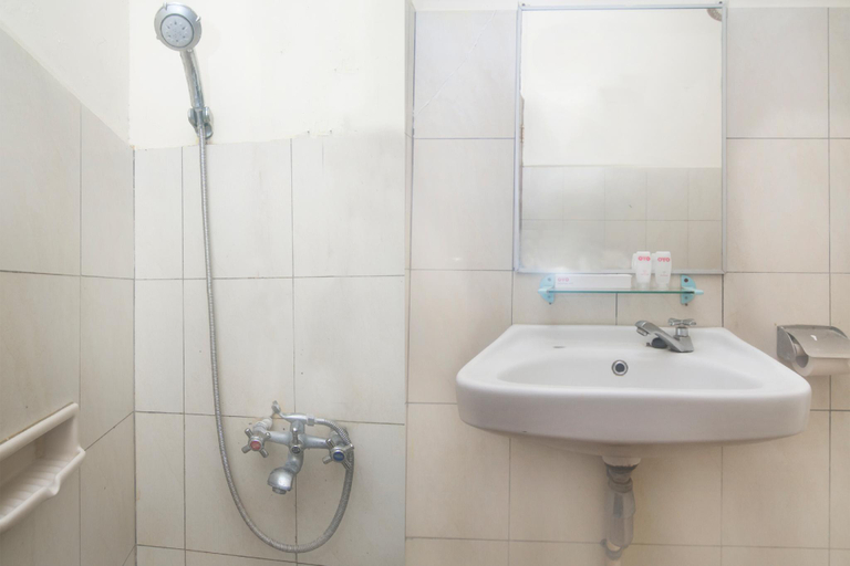 Bathroom, Ndalem Padma Asri Guest House, Sleman