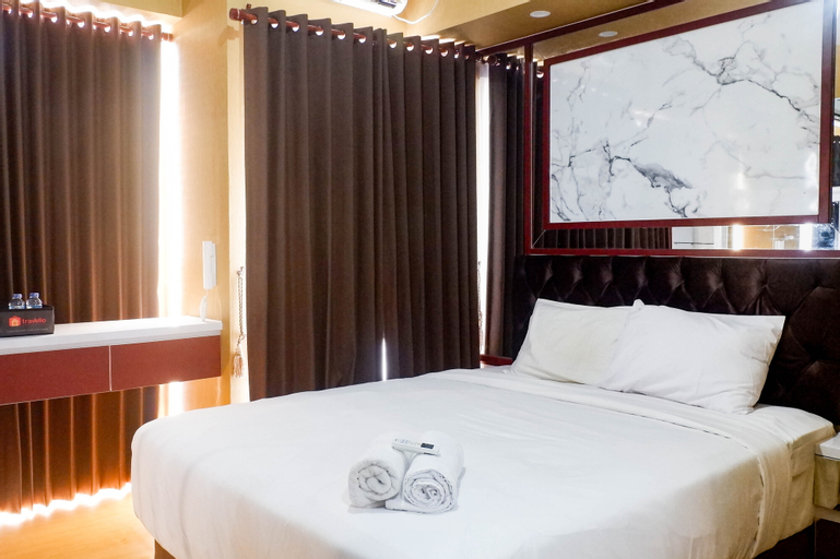 Modern and Comfy Studio Apartment at Taman Melati Surabaya By Travelio, Surabaya
