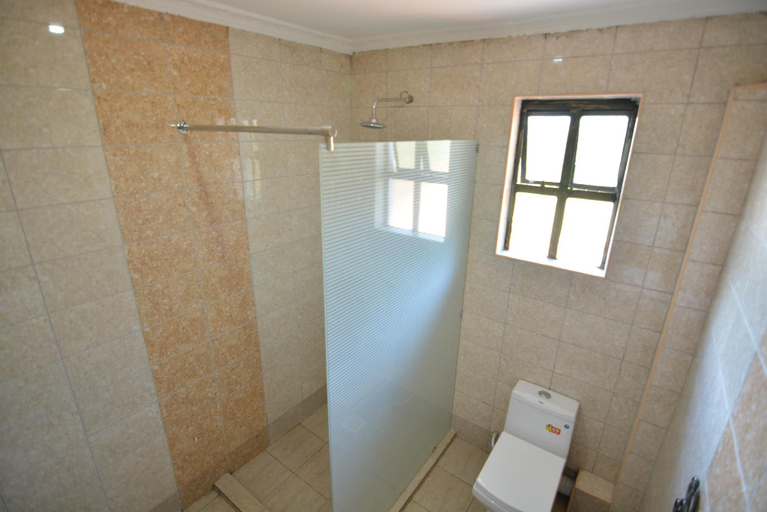 Bathroom 3, BUBBLES HOTEL, Thika Town