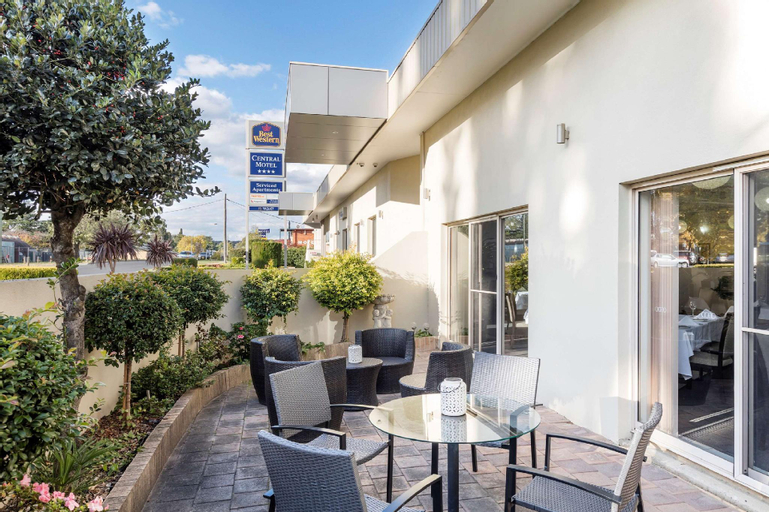 Exterior & Views 12