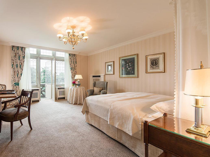 Bedroom 2, Schlosshotel Kronberg, Hochtaunuskreis