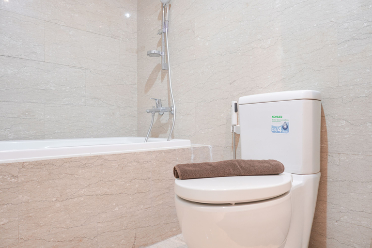 Bathroom 5, Nice and Elegant 2BR at 26th Floor Menteng Park Apartment By Travelio, Jakarta Pusat