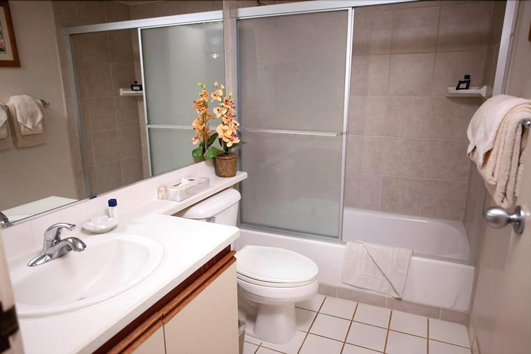 Bathroom 3, Maui Beach Vacation Club, Maui