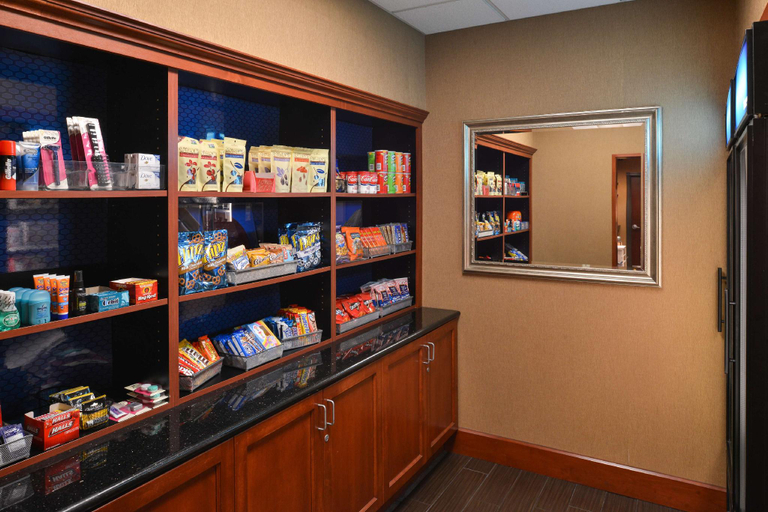 Food & Drinks 5, Hampton Inn & Suites by Hilton Tacoma, Pierce