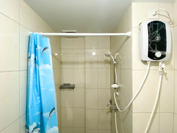 Bedroom 5, Elegant and Comfy 2BR Springlake Summarecon Bekasi Apartment near Summarecon Mall By Travelio, Bekasi