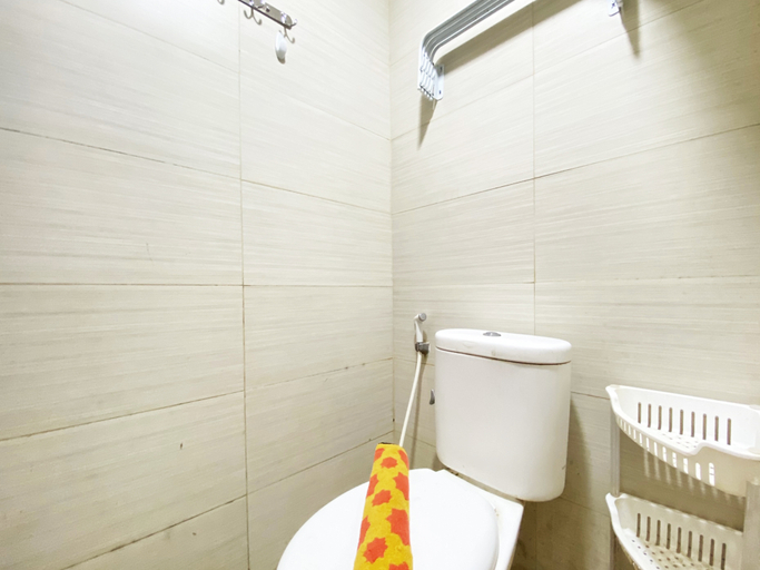 Bathroom 5, Good Deal 2BR Apartment at Gateway Pasteur By Travelio, Bandung