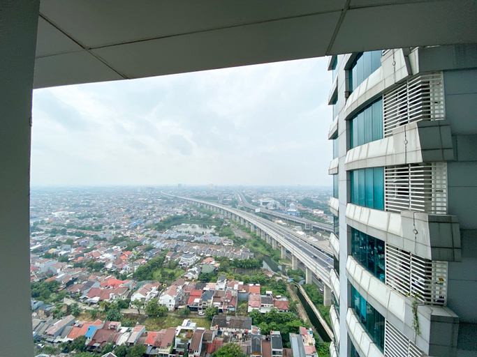 Exterior & Views 5, Enjoy Living Studio Room at High Floor Grand Kamala Lagoon Apartment By Travelio, Bekasi