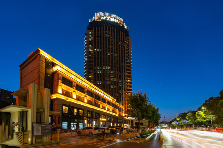 Exterior & Views