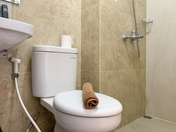 Bedroom 5, Minimalist Studio at Transpark Cibubur Apartment By Travelio, Depok