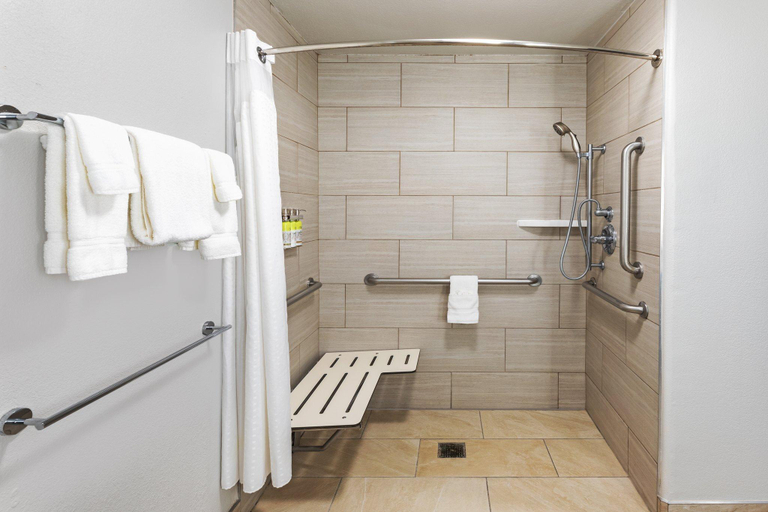 Bathroom, Holiday Inn Express Guymon By IHG, Texas