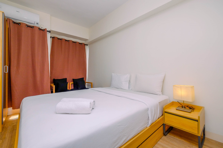 Bedroom 5, Warm and Cozy Living Studio Apartment Podomoro Golf View By Travelio, Bogor